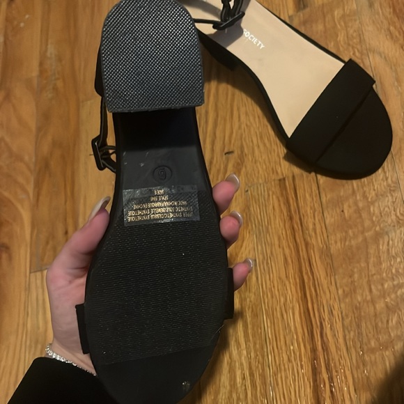 Black heels - Picture 5 of 5